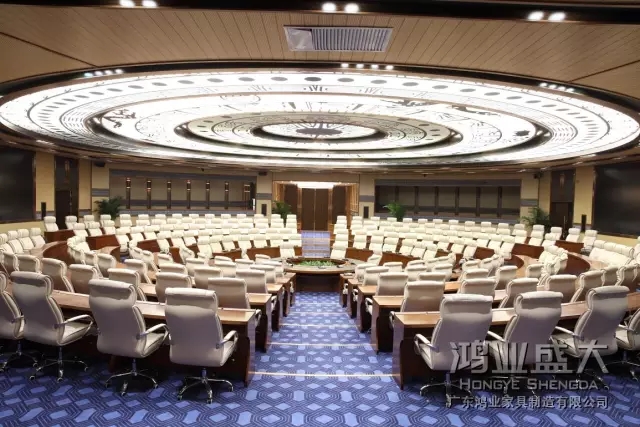 會議桌椅采用防水和封邊處理測，正常使用多年表面新舊相差無幾。