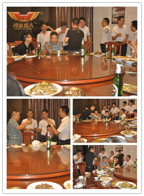  在餐桌上大家相互敬酒，你一杯，我一杯，氣氛很是融洽，當(dāng)然在氣氛融洽的同時(shí)老板為每一位員工一一表達(dá)了謝意，感謝為公司的付出，同時(shí)為每位員工贈(zèng)送了一盒月餅。讓員工感受到了老板以及公司對(duì)他們的厚愛(ài)